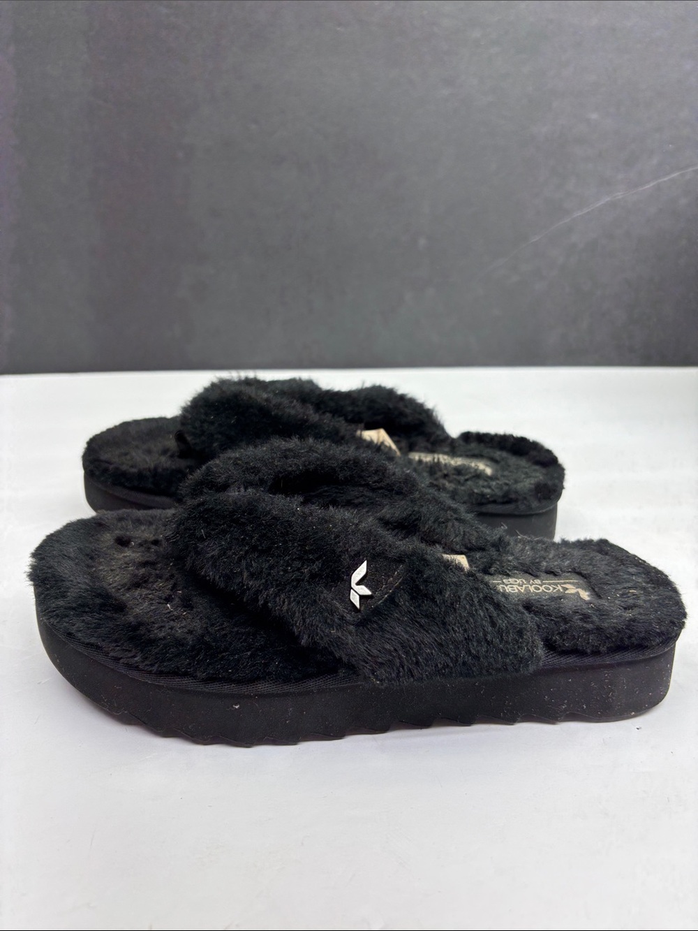 Koolaburra by Ugg thong slippers for big girl SZ 5, box 80